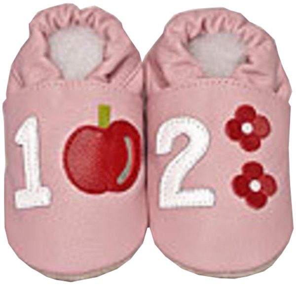 ShooShoos rosa mit weissen Ziffern und rotem Apfel/Blümchen